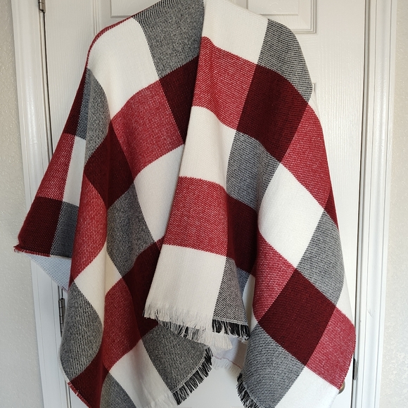 NWT Banana Republic Poncho/Scarf Wrap Buffalo Plaid - Picture 4 of 8